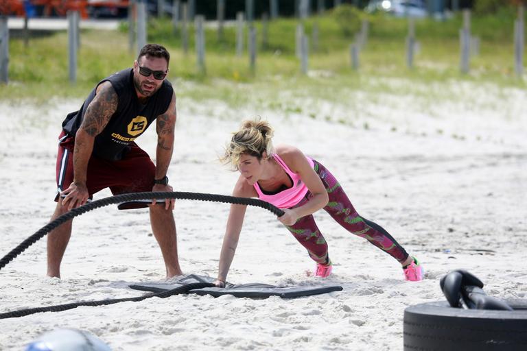 Giovanna Ewbank faz treino funcional com Chico Salgado