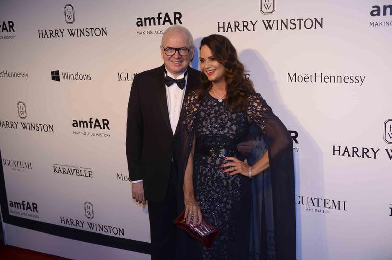 Celebridades marcam presença no baile da amfAR