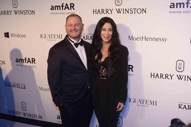 Celebridades marcam presença no baile da amfAR