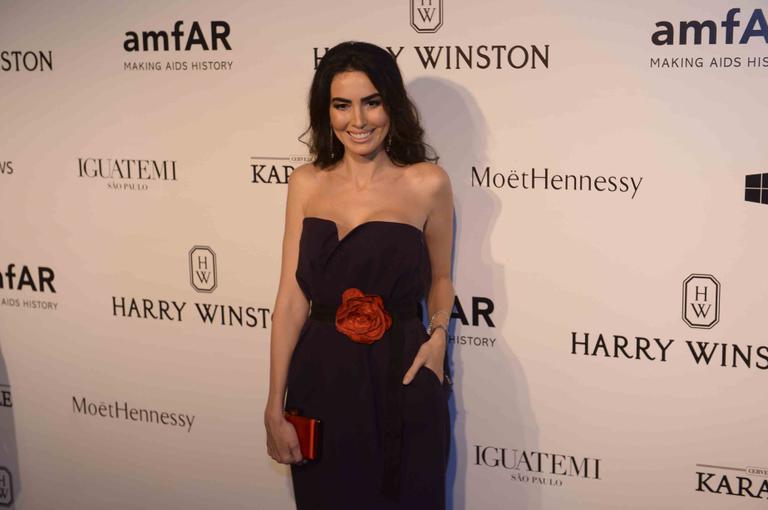 Celebridades marcam presença no baile da amfAR