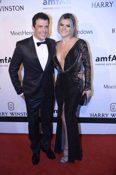 Celebridades marcam presença no baile da amfAR