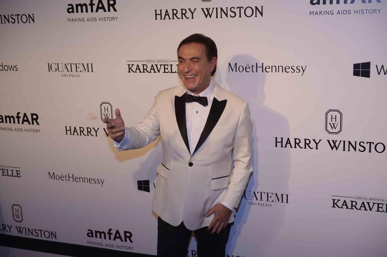 Celebridades marcam presença no baile da amfAR