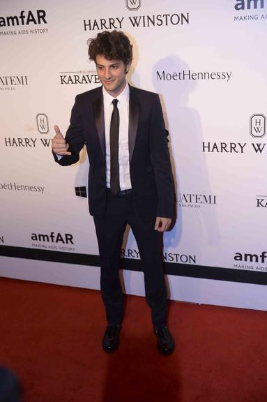 Celebridades marcam presença no baile da amfAR