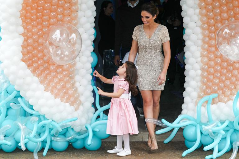 Kaká e Carol Celico festejam aniversário da filha