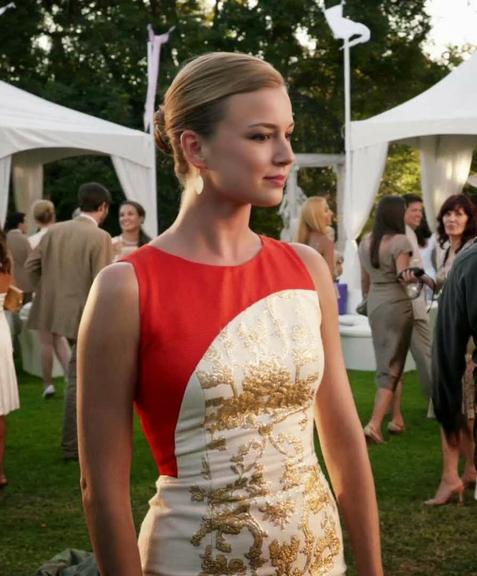 Revenge: Confira os looks marcantes de Emily Thorne