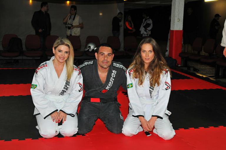 Mari Alexandre e Marcelo Frisoni lutam Jiu-Jitsu em evento