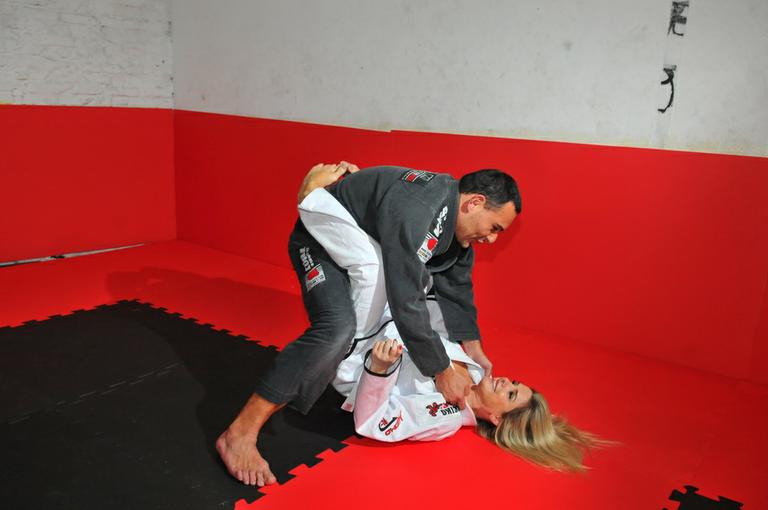 Mari Alexandre e Marcelo Frisoni lutam Jiu-Jitsu em evento