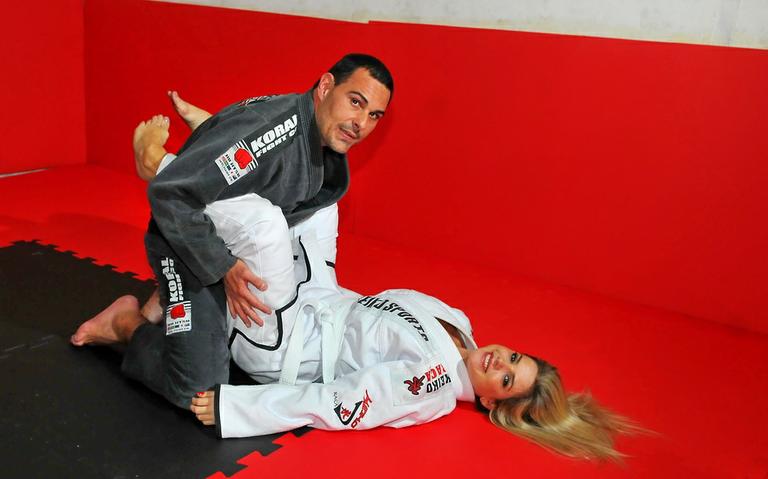 Mari Alexandre e Marcelo Frisoni lutam Jiu-Jitsu em evento