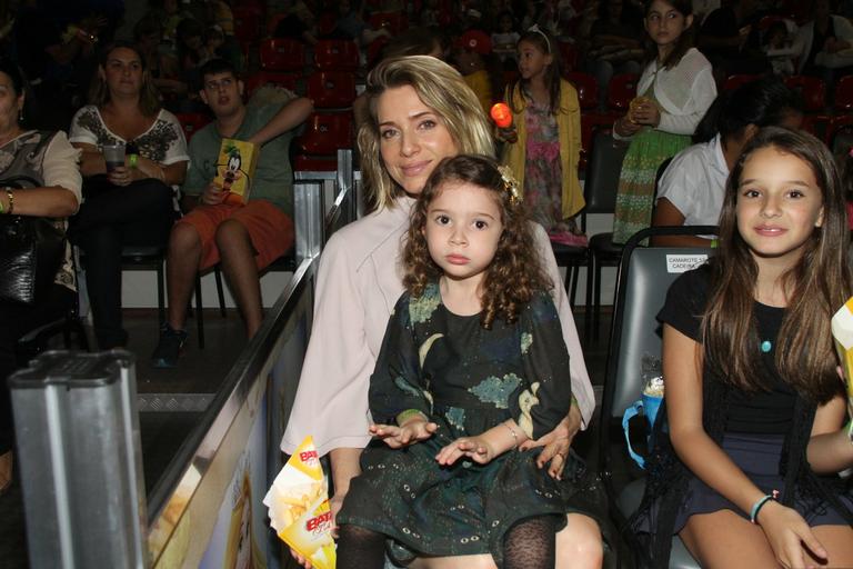 Famosos levam os filhos ao espetáculo Disney On Ice no Rio de Janeiro