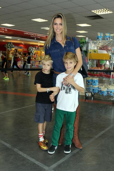 Fernanda Lima com os filhos