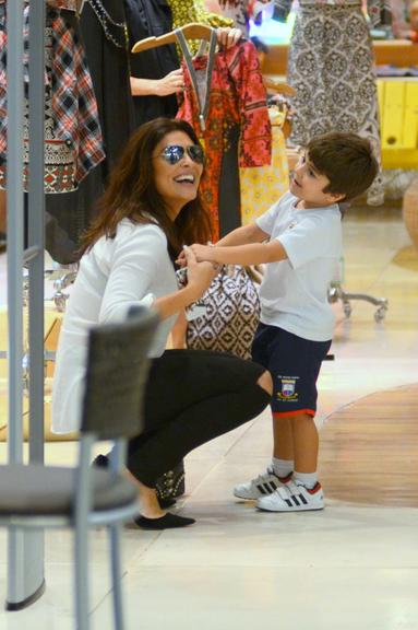 Juliana Paes com o filho, Pedro