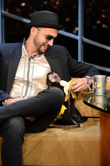 Latino leva o macaco Twelves ao Programa do Jô