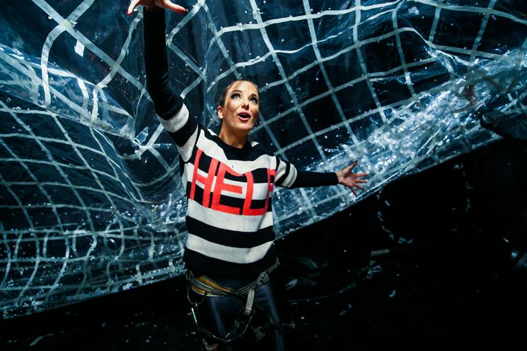 Ticiane Pinheiro participa do espetáculo interativo 'Fuerza Bruta'