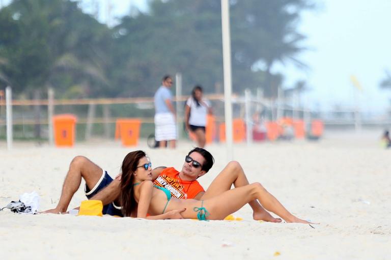 Alessandra Ambrósio na Barra da Tijuca