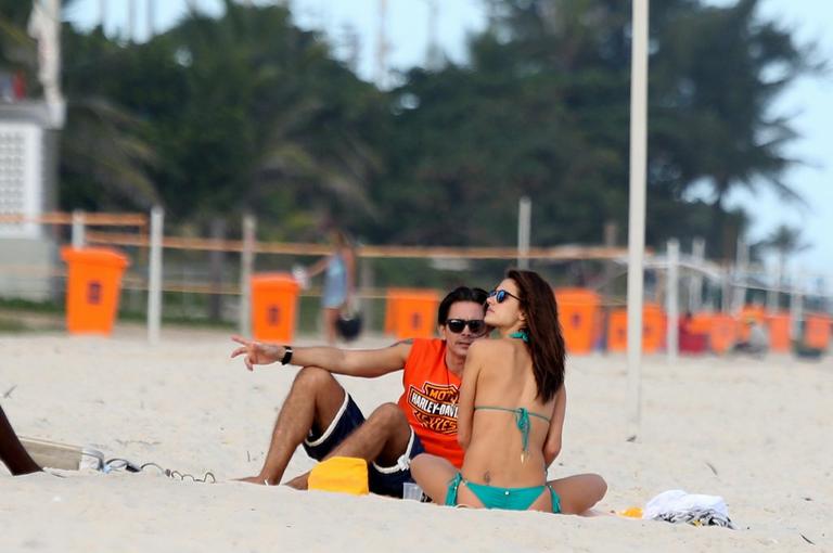 Alessandra Ambrósio na Barra da Tijuca