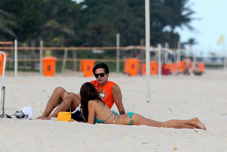 Alessandra Ambrósio na Barra da Tijuca