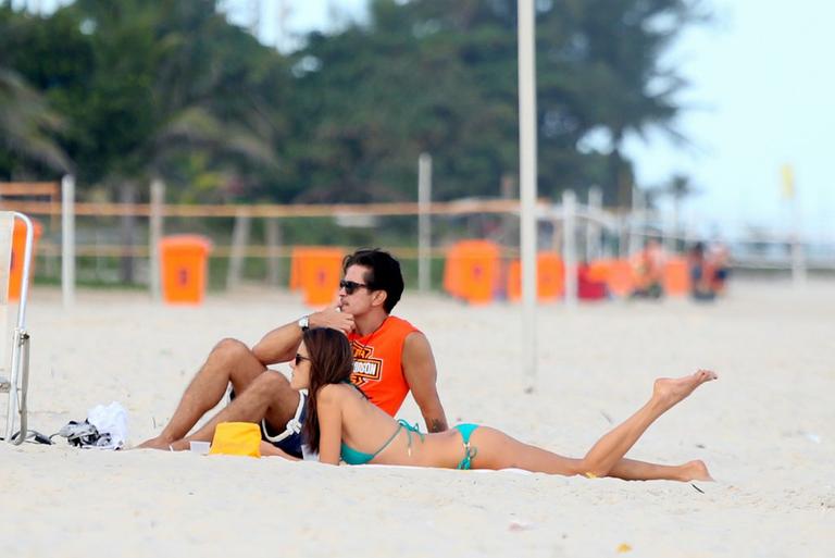 Alessandra Ambrósio na Barra da Tijuca