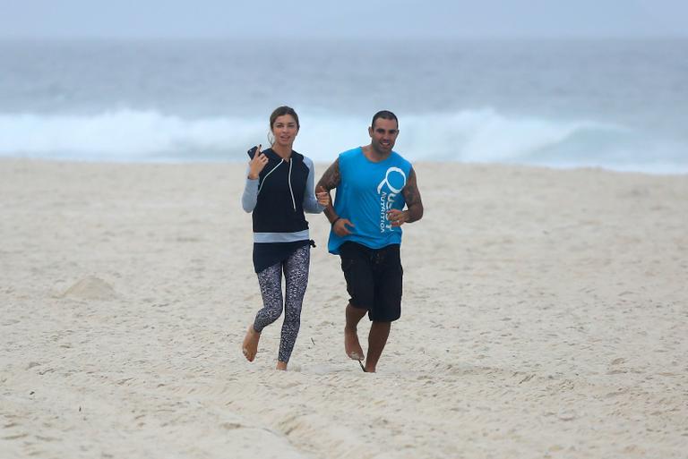 Grazi Massafera na praia