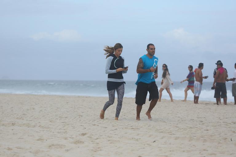 Grazi Massafera na praia