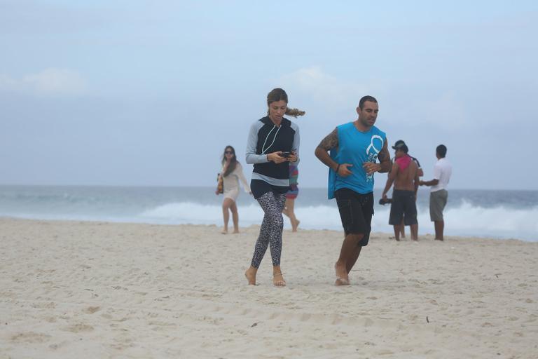 Grazi Massafera na praia