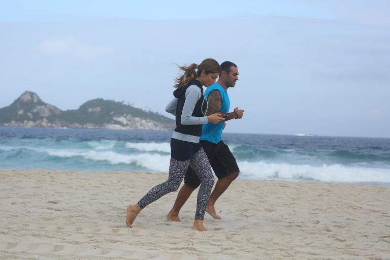 Grazi Massafera na praia