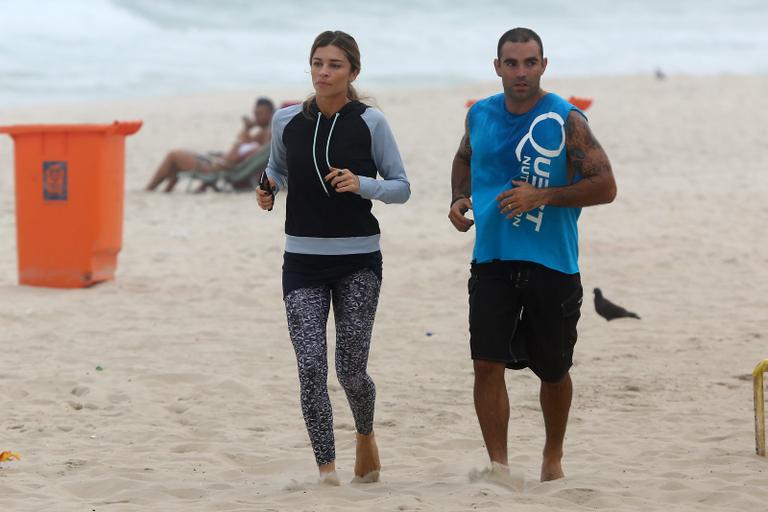 Grazi Massafera na praia