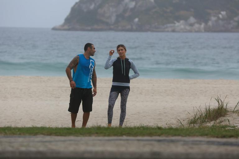 Grazi Massafera na praia