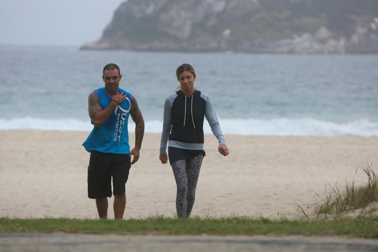 Grazi Massafera na praia