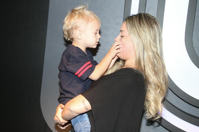 Carol Dantas e Davi Lucca visitam o Salão Moda Brasil 2015