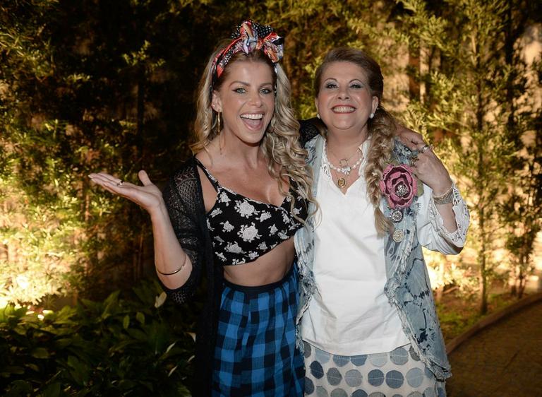 Karina Bacchi em festa junina