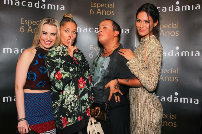 Fernanda Keulla posa com Adriane Galisteu durante evento em São Paulo