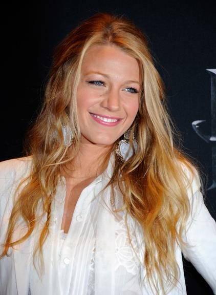 Inspire-se no estilo clássico de Blake Lively em 30 penteados