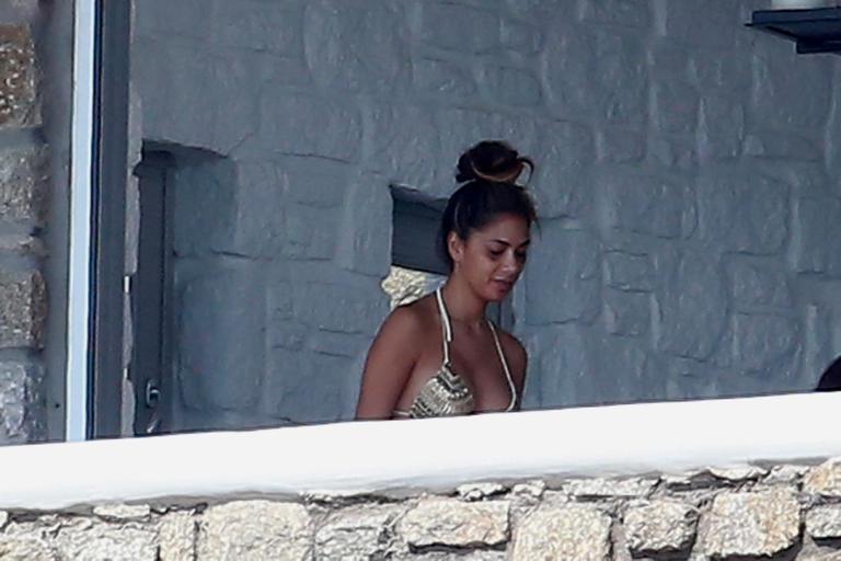 Nicole Scherzinger e Pajtim Kasami curtem passeio de barco na Grécia