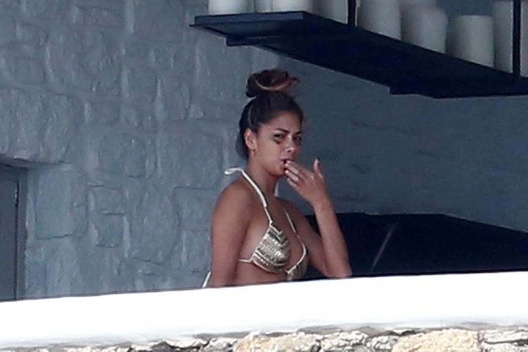 Nicole Scherzinger e Pajtim Kasami curtem passeio de barco na Grécia