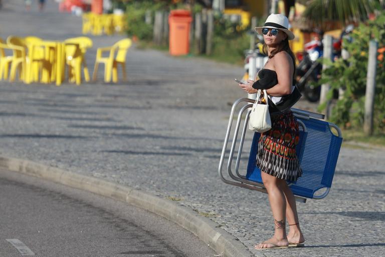 Viviane Araújo em praia no Rio de Janeiro