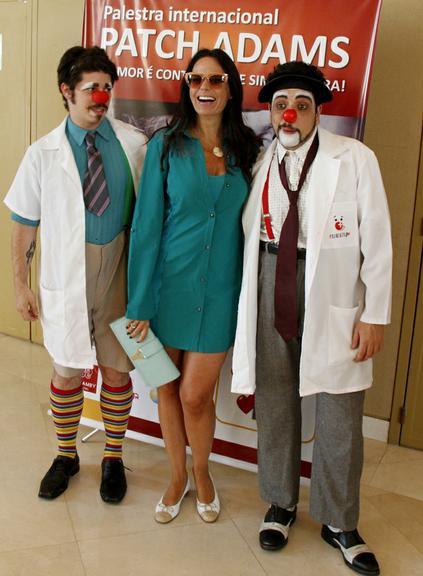 Famosos em palestra de Patch Adams