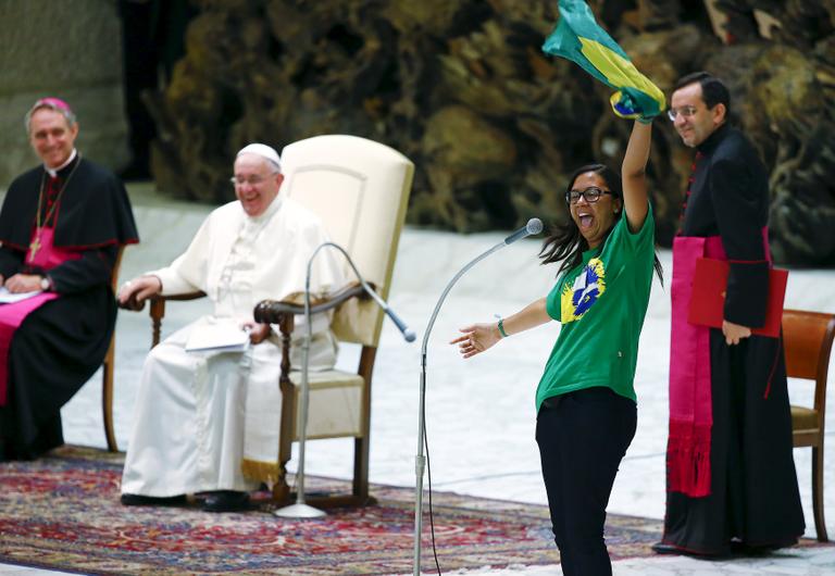 Papa Francisco recebe jovens brasileiros do Movimento Eucarístico Jovem no Vaticano