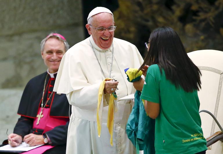 Papa Francisco recebe jovens brasileiros do Movimento Eucarístico Jovem no Vaticano