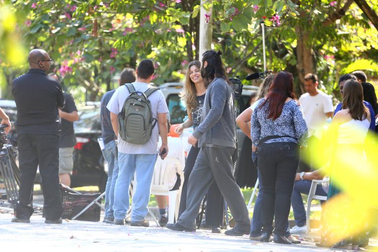 Grazi Massafera e Flávio Tolezani gravam cenas de 'Verdades Secretas'