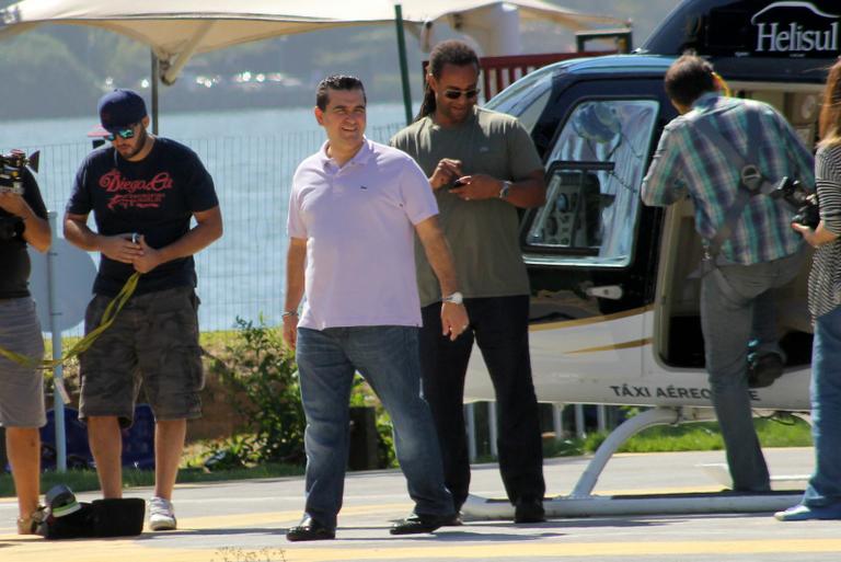 Buddy Valastro passeia de helicóptero no Rio