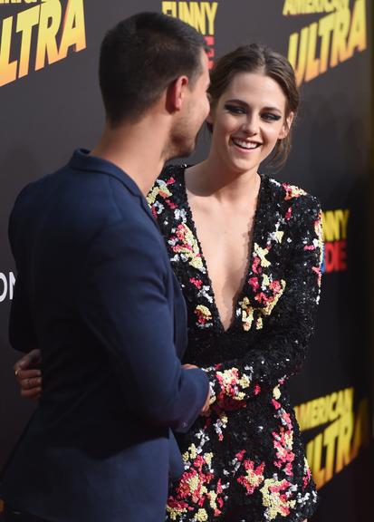 Kristen Stewart e Taylor Lautner se reencontram em première