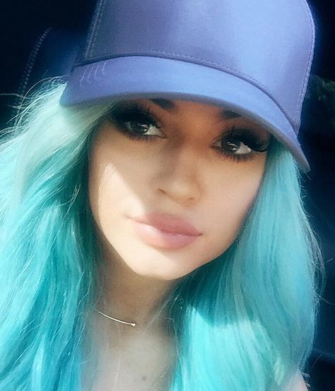 Camaleão! Veja 15 cabelos de Kylie Jenner em 2015