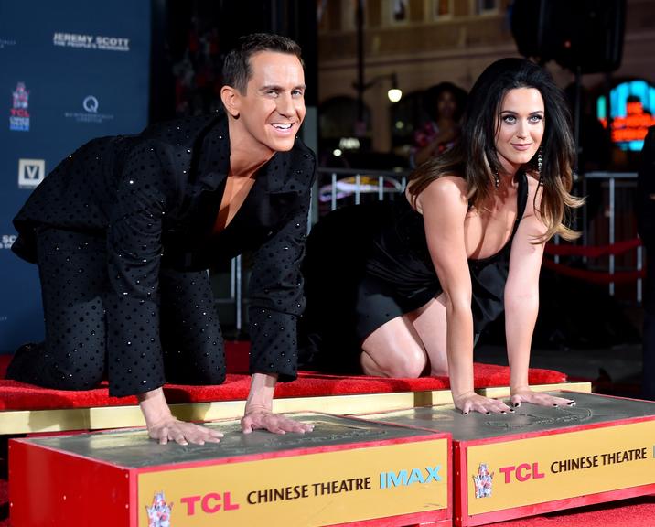 Katy Perry e Jeremy Scott em noite de red carpet