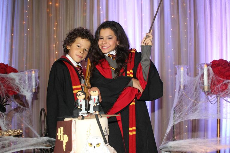 Gabriella Saraivah, a Tati de Chiquititas, faz festa do 'Harry Potter'