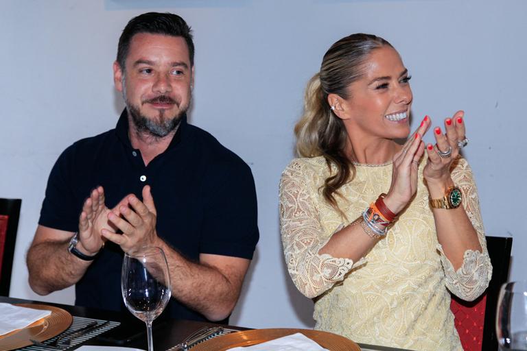 Adriane Galisteu em lançamento de novo perfume