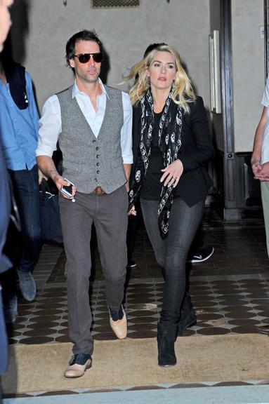 Kate Winslet passeia com o marido, Ned Rocknroll