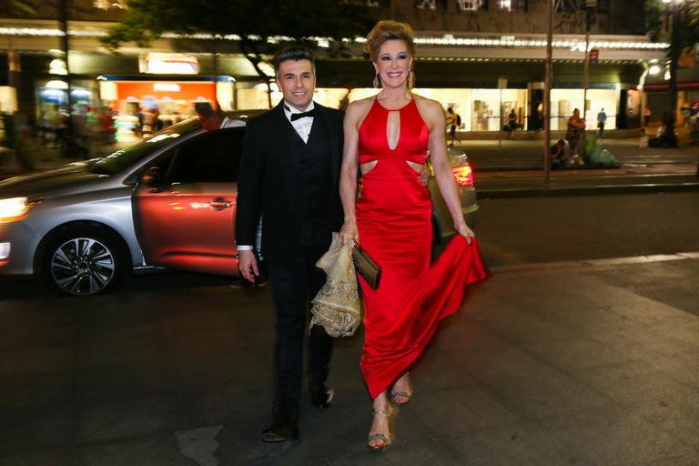 Famosos em premiação do teatro de São Paulo