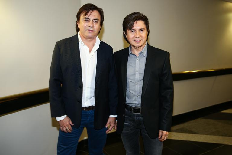 Chitãozinho e Xororó prestigiam estreia do musical 'Nuvem de Lágrimas'