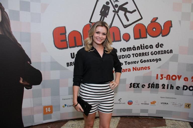 Vips prestigiam Fernanda Vasconcellos e Cássio Reis no teatro