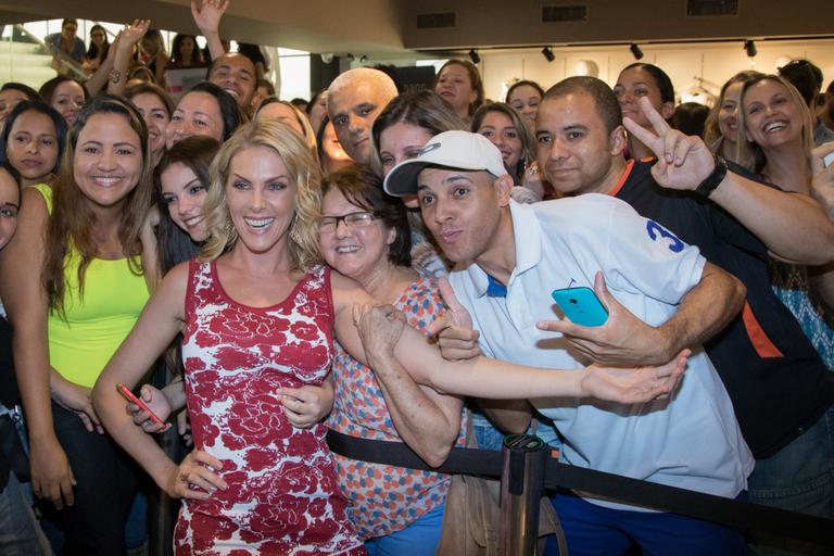 Ana Hickmann lança coleção para Marisa